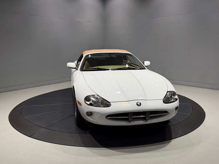 #1516-•-1997-jaguar-xk8-convertible-image-14