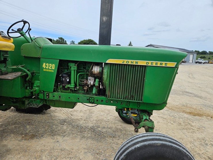 john-deere-4320-image-12
