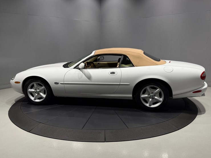 #1516-•-1997-jaguar-xk8-convertible-image-3