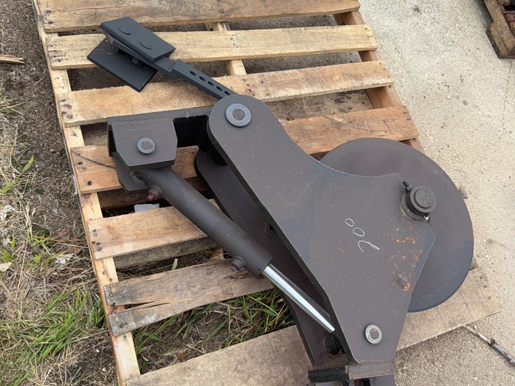 hydraulic-asphalt-cutter-image-1