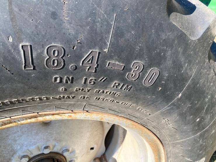 case-ih-695-2-wd-tractor-image-33