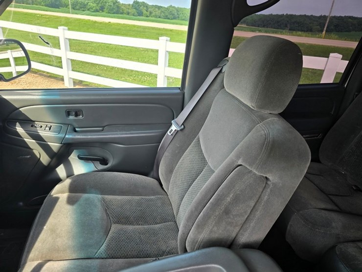 2006-chevrolet-2500-image-24