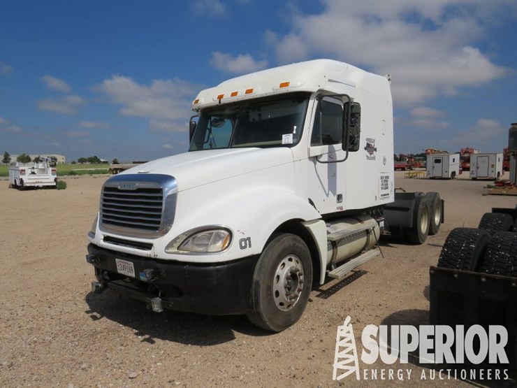 2003-freightliner-columbia-t/a-truck-tractor-w/sleeper-image-1