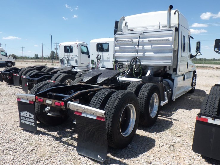 2019-freightliner-cascadia-125-image-9