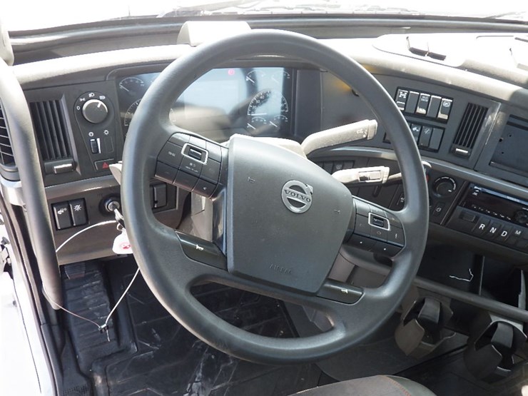 2021-volvo-vnr300-image-18
