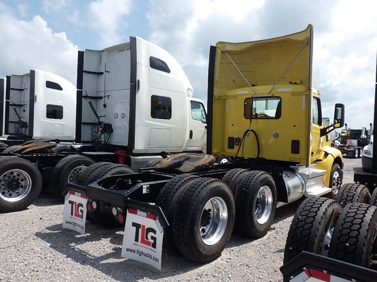 2021-peterbilt-579-image-8
