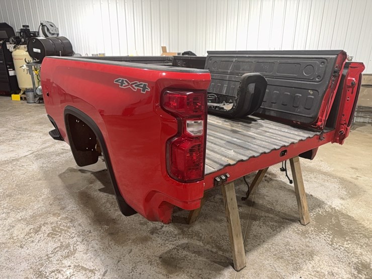 2022-chevy-2500-pickup-bed-image-3