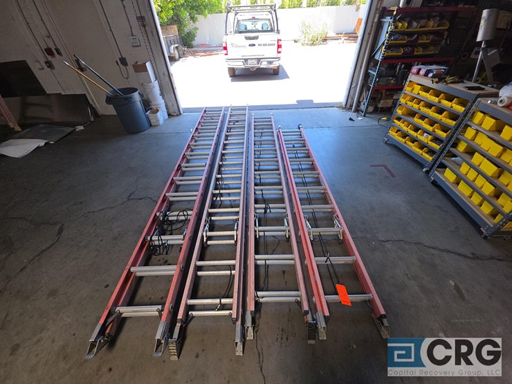 werner-fiberglass-extension-ladders-image-1