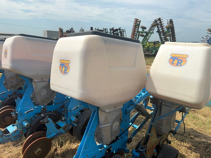 #51909-•-monosem-12-twin-row-38"-center-planter-05a116-inv#51909-image-93