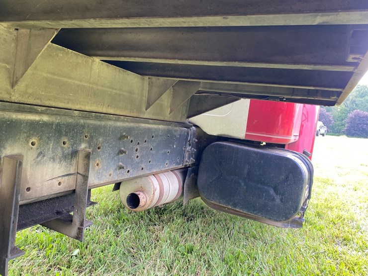 ih-1700-grain-truck-image-13
