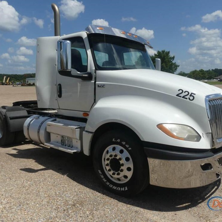 2018 INTERNATIONAL LT