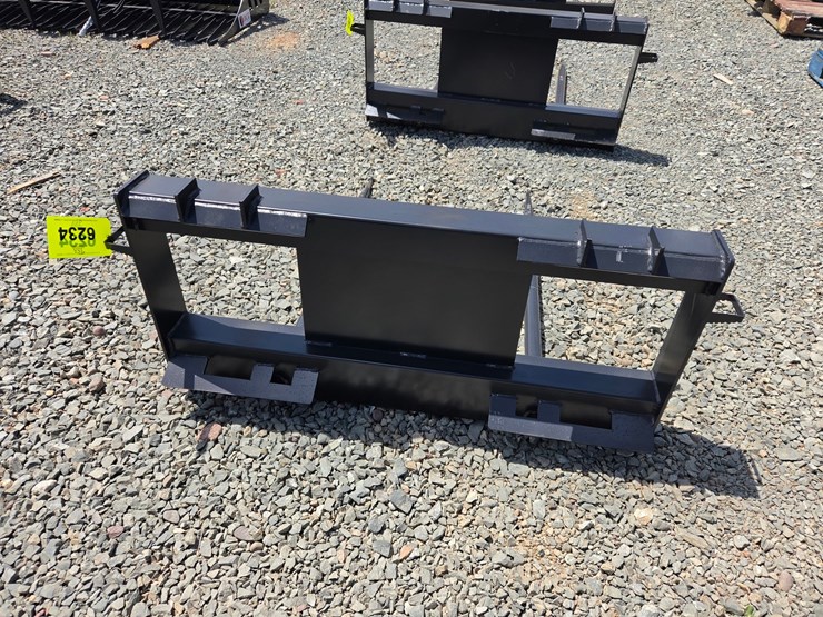 #6220-•-unused-jct-two-tine-skid-steer-bale-spear-attachment-image-5