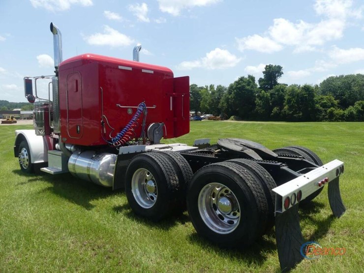 2009-peterbilt-388-image-3