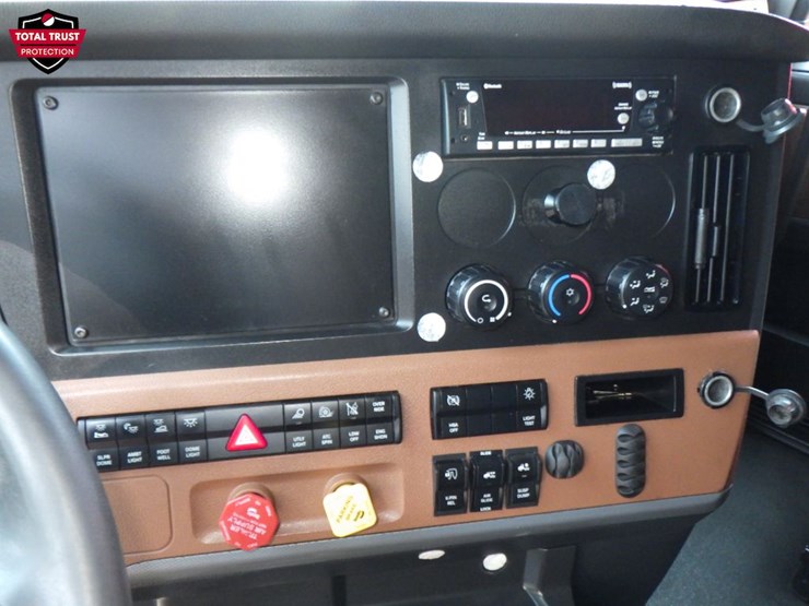 2022-freightliner-cascadia-126-image-17