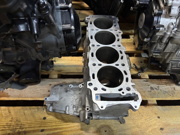 #408-•-2-pallets-of-motorcycle-engines-and-engine-parts-image-3