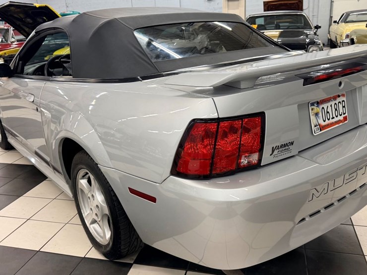 #1874-•-2002-ford-mustang-image-11