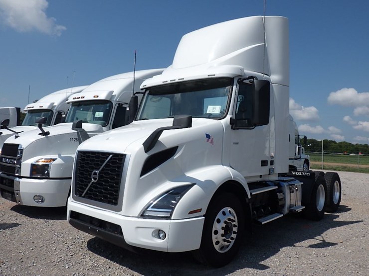 2021-volvo-vnr300-image-1