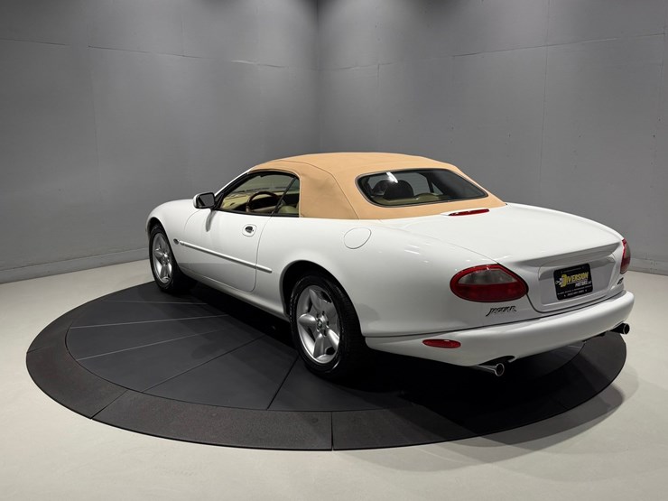 #1516-•-1997-jaguar-xk8-convertible-image-5