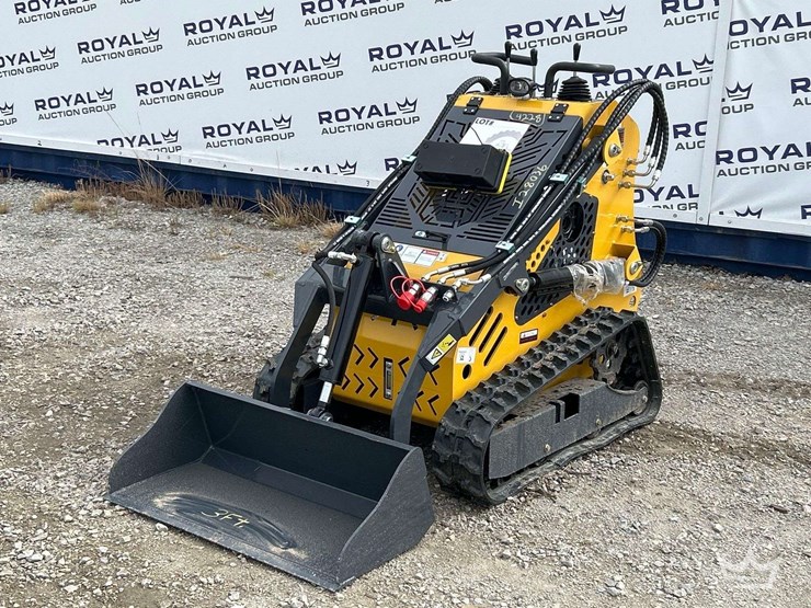 2026-ssl60-mini-track-loader-skid-steer.-image-1