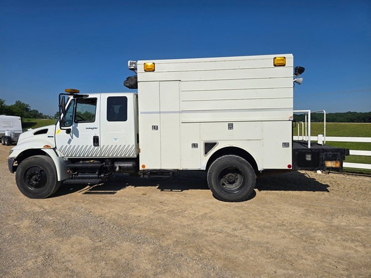 2008-international-durastar-4300-image-2