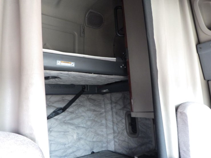 2016-freightliner-cascadia-125-image-5