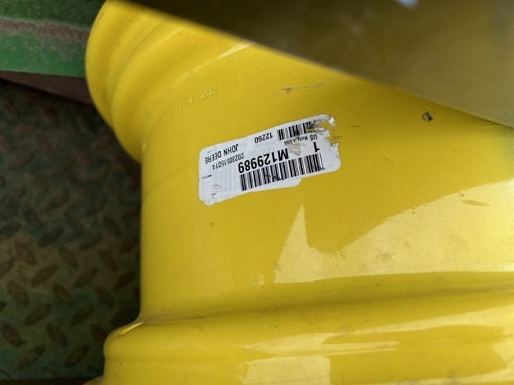 2020-john-deere-gator-image-11
