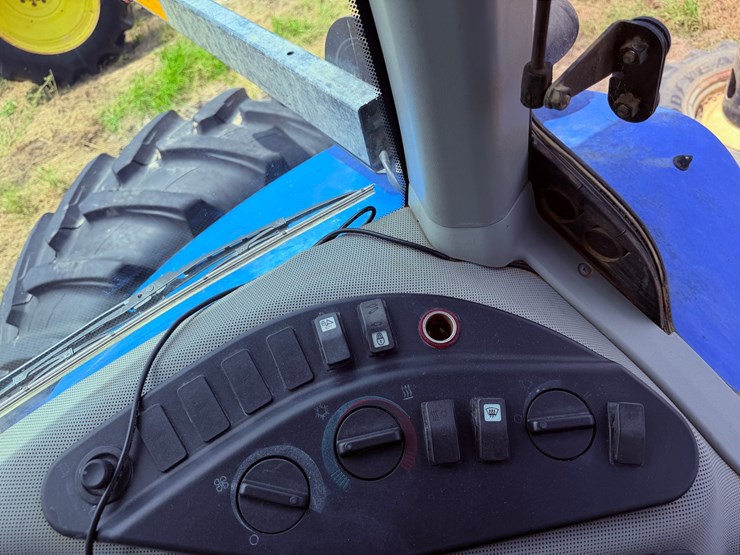 2015-new-holland-t8.350-image-81
