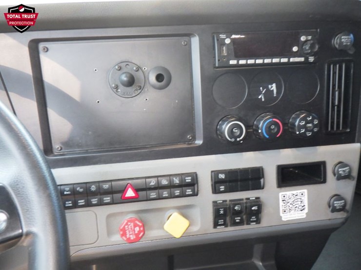 2022-freightliner-cascadia-126-image-17