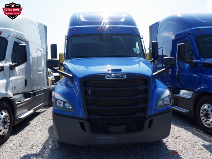 2022-freightliner-cascadia-126-image-2