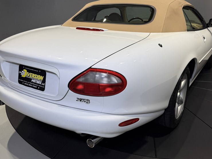 #1516-•-1997-jaguar-xk8-convertible-image-33