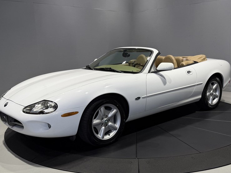 #1516-•-1997-jaguar-xk8-convertible-image-39