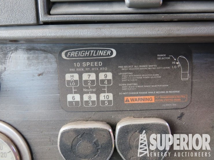 2003-freightliner-columbia-t/a-truck-tractor-w/sleeper-image-9