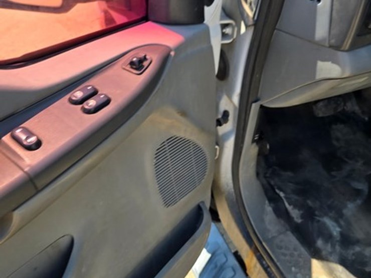 2004-ford-f350-image-25