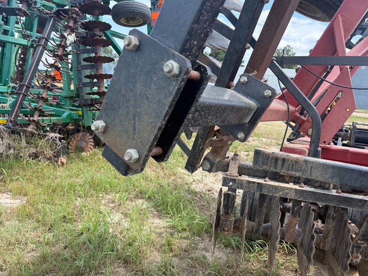 case-ih-330-image-23