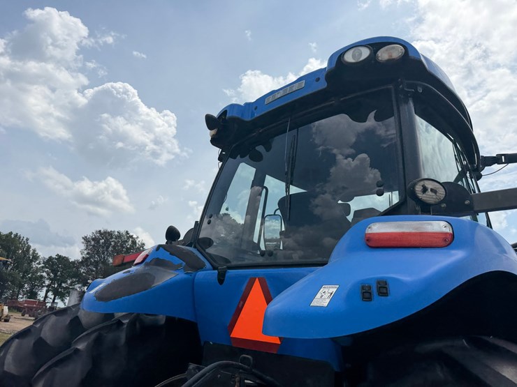 2015-new-holland-t8.350-image-41