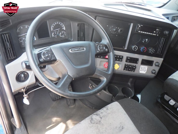 2022-freightliner-cascadia-126-image-15