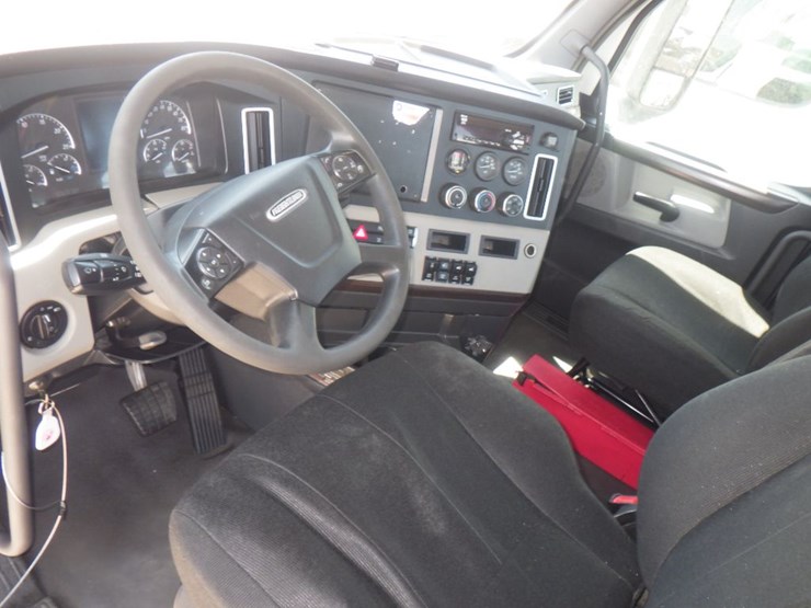 2018-freightliner-cascadia-116-image-17