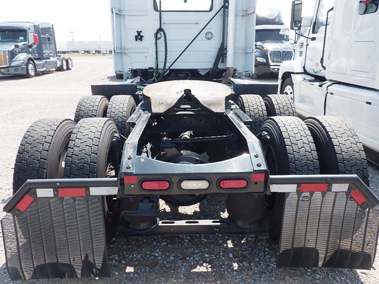 2021-volvo-vnr300-image-9