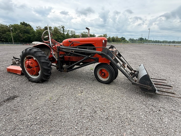 #62-•-allis-chalmers-wd45-tri-cycle-tractor-image-1