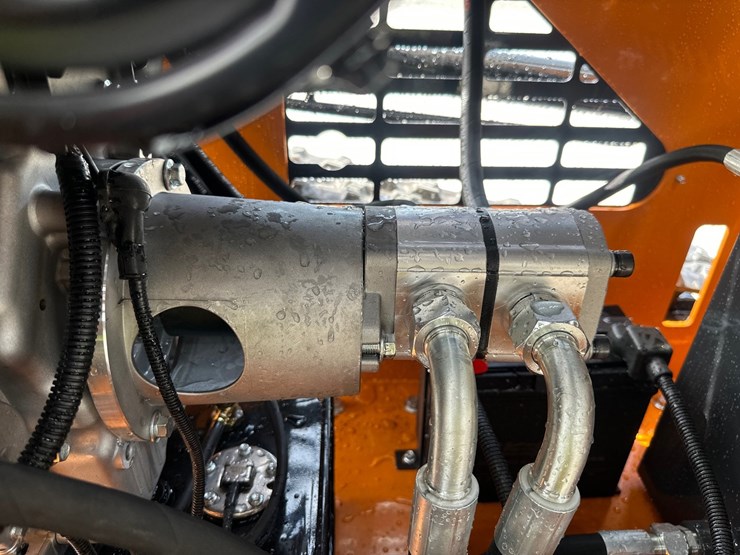 #5041-•-arteer-qb-480-mini-skid-steer-image-24