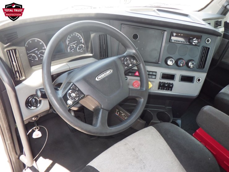 2020-freightliner-cascadia-126-image-15