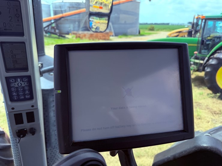 2015-new-holland-t8.350-image-66