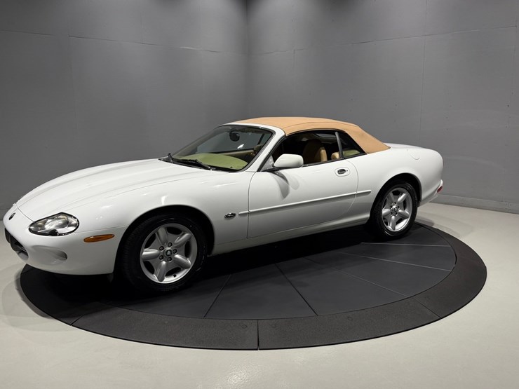 #1516-•-1997-jaguar-xk8-convertible-image-1