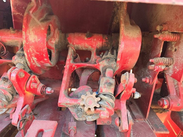 new-holland-316-image-17