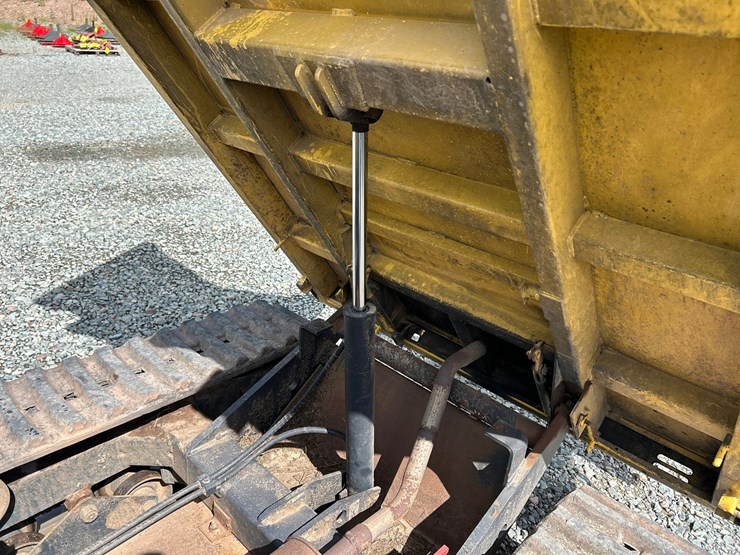 2013-yanmar-c30-image-25