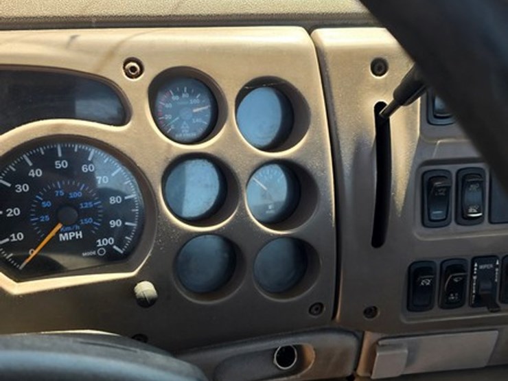 2003-mack-ch612-image-32