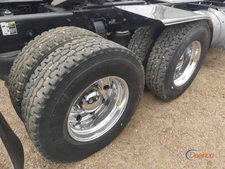 2013-peterbilt-388-image-8