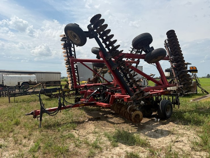 case-ih-330-image-1