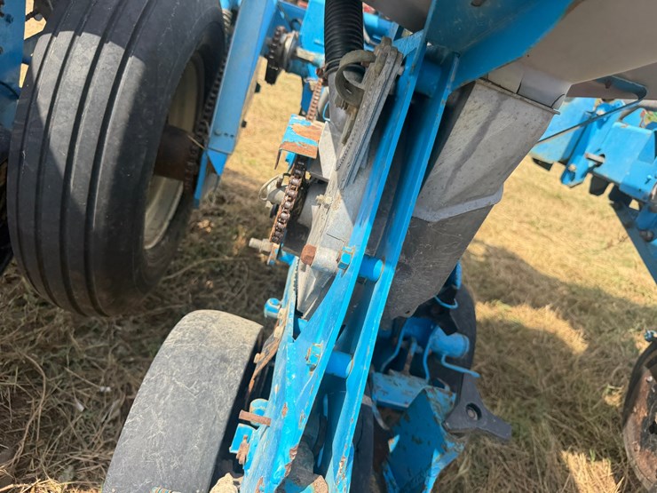 #51909-•-monosem-12-twin-row-38"-center-planter-05a116-inv#51909-image-47