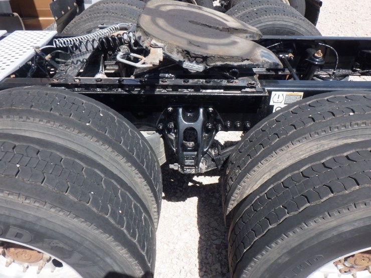 2022-kenworth-t680-image-14